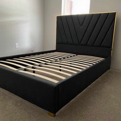 New Queen Size Bed Frame With Edges Golden 💥 