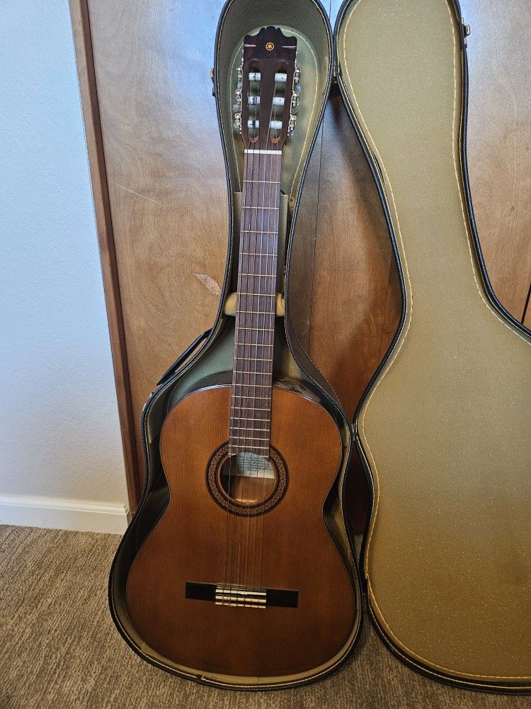 Vintage Yamaha Acoustic Guitar 
