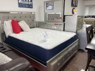 Modern Queen Bed Set. 4 Pieces.