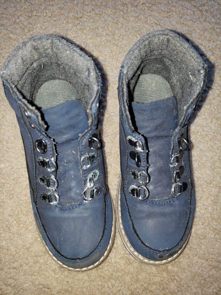 Boots for boy size 12(4-5 years )
