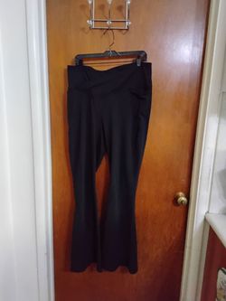 Black Flare Yoga Pants with Crossover Waistband.  Ladies Size 2XL
