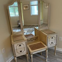 6 Pc. Antique French provincial Style bedroom suite