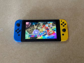 NINTENDO SWITCH V2 With 7500 GAMES INSTALLED