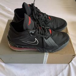 Nike LeBron CV7562-001 18 Low Bred Size 8