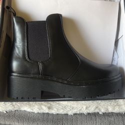 Women’s Boots Size 7