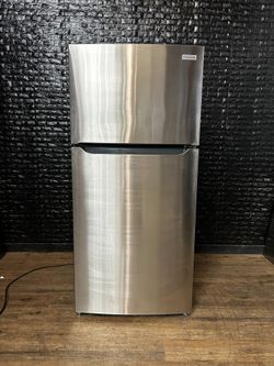 FRIGIDAIRE TOP FREEZER REFRIGERATOR w/WARRANTY! R2999A