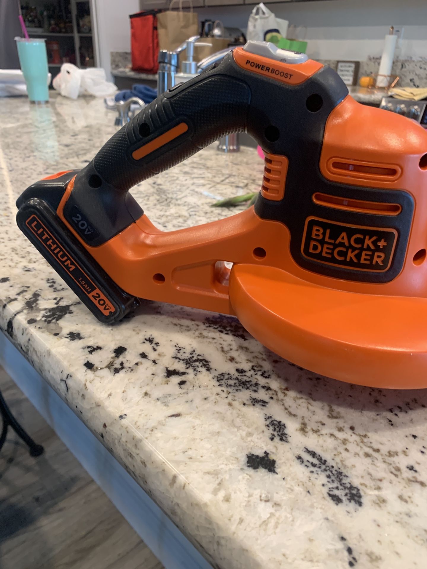 Black + Decker 20v Leaf Blower for Sale in Menifee, CA - OfferUp