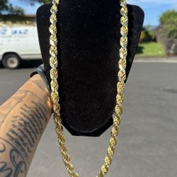 LIKE NEW!! 12mm 30” Diamond Cut Rope