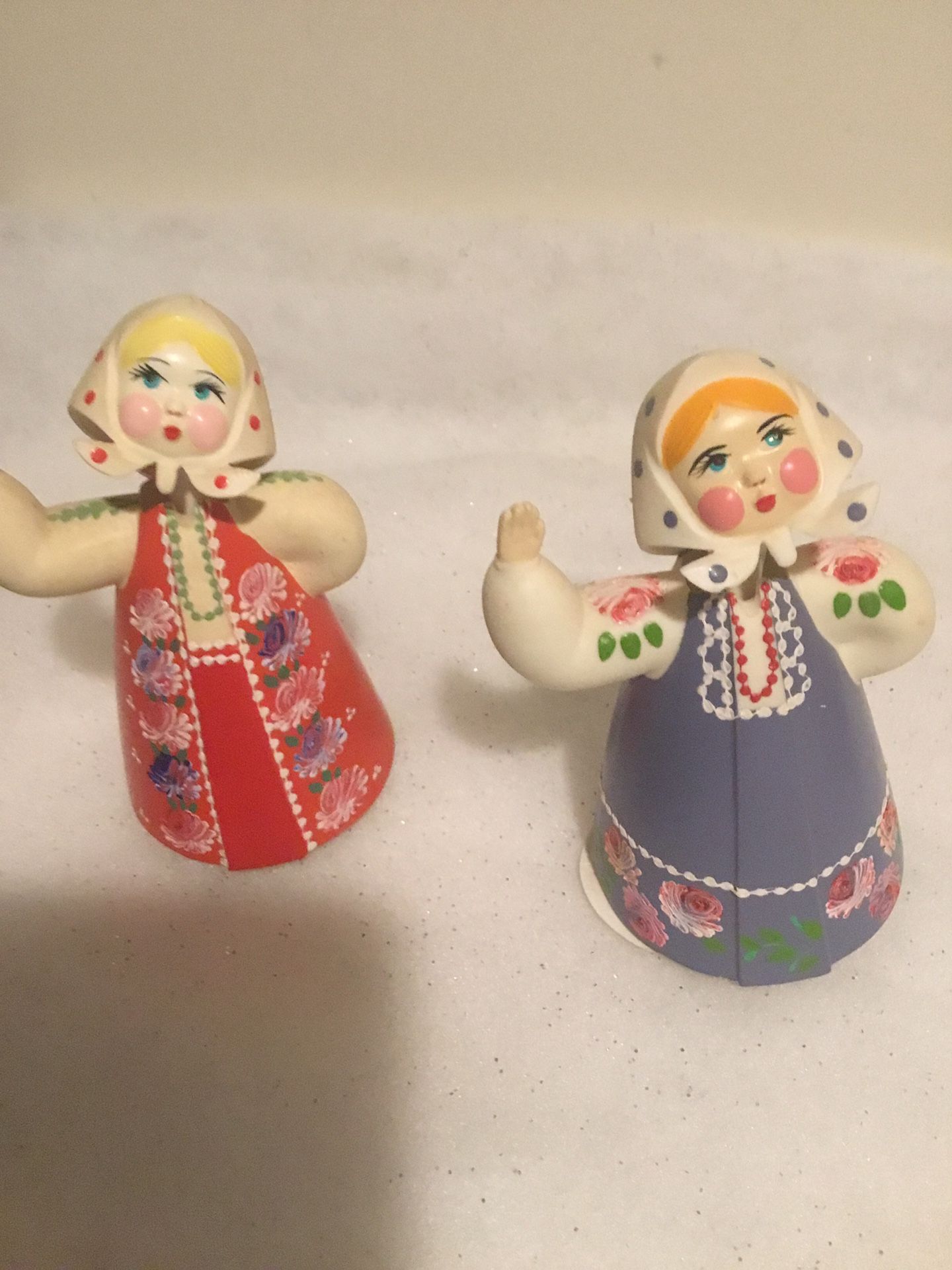 Vintage dancing Russian doll Bobbleheads set of 2 Babushka  Soviet dancers red and blue