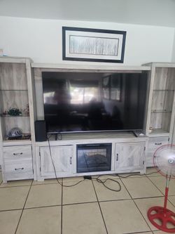 Entertainment center with 75 inch LG