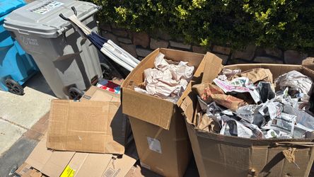 Free boxes and packing material