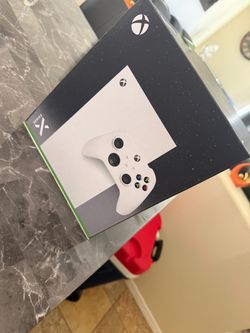 Xbox Series X 1TB Robot White