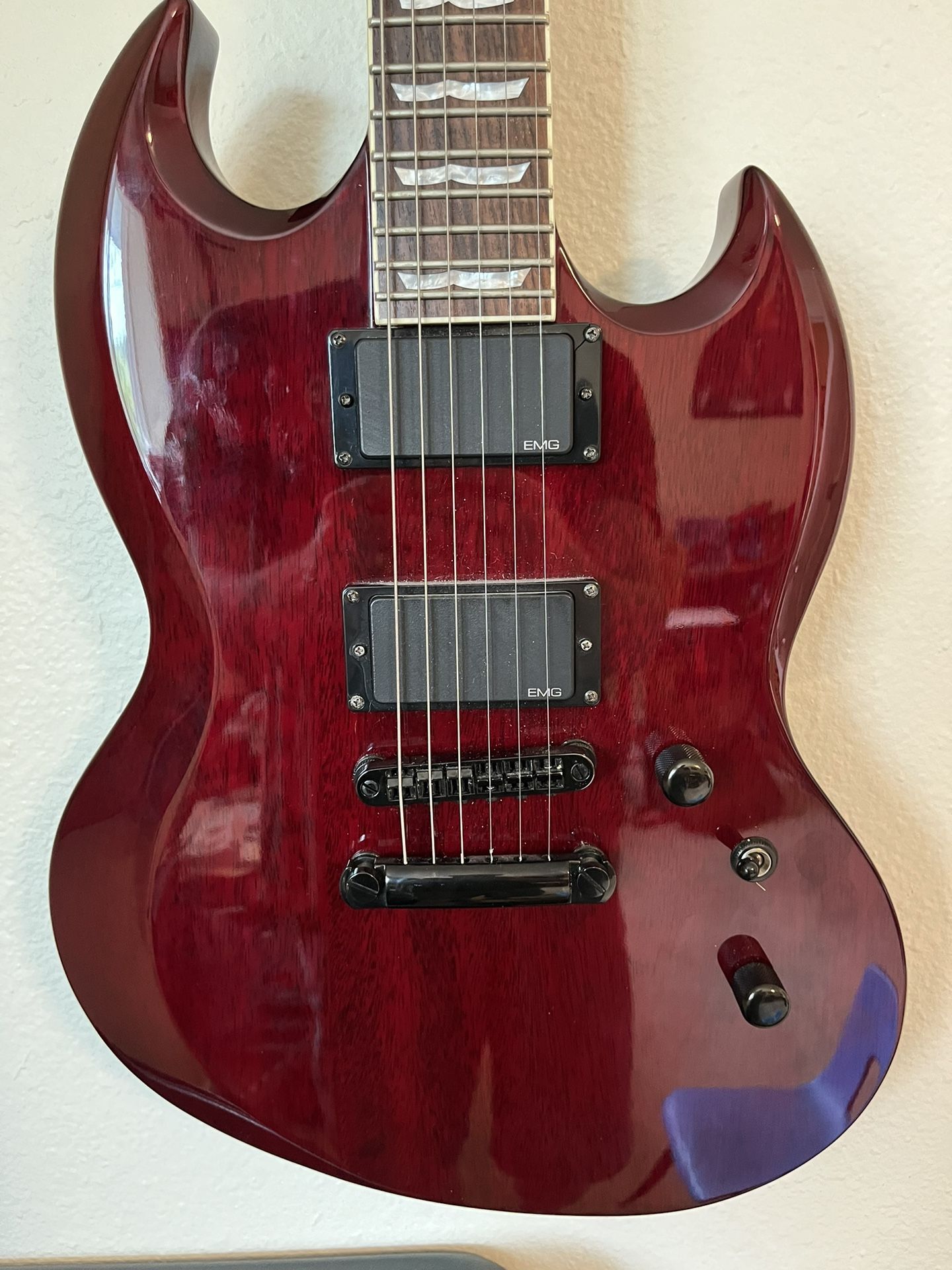 ESP LTD Viper-400 EMG Electric Guitar for Sale in Seattle, WA