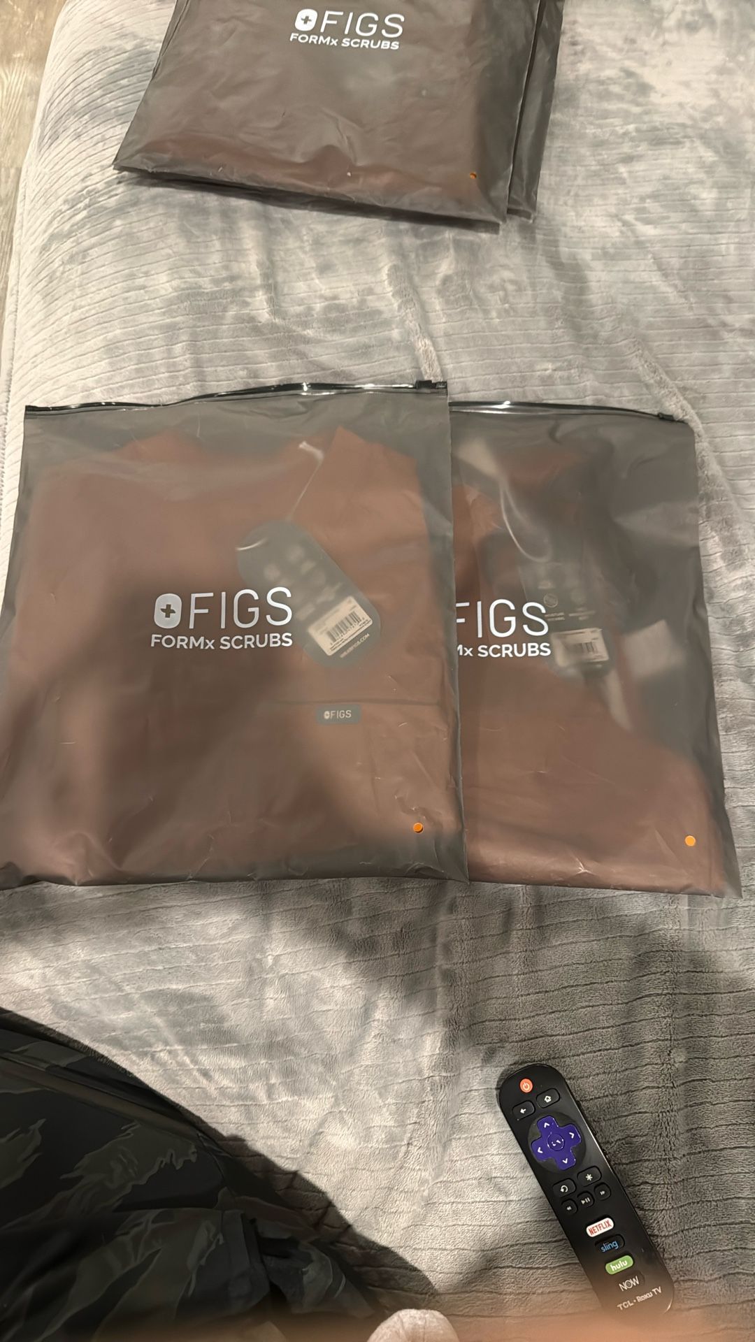 Figs FORMx WOMENS EXTRA SMALL Scrubs Set ADLER Color (Sona Slim V Neck Scrub Top & Tena Slim Tapered Pants) Brand New