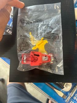 HOT WHEELS - Bone Saker RED CAR WITH DINOSAUR 2020 NEW IN PACKAGE