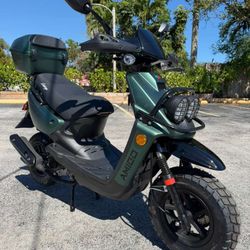 Gas Scooter 50cc or 200cc Zuma Style NOT YAMAHA