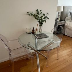 Table + Chairs 