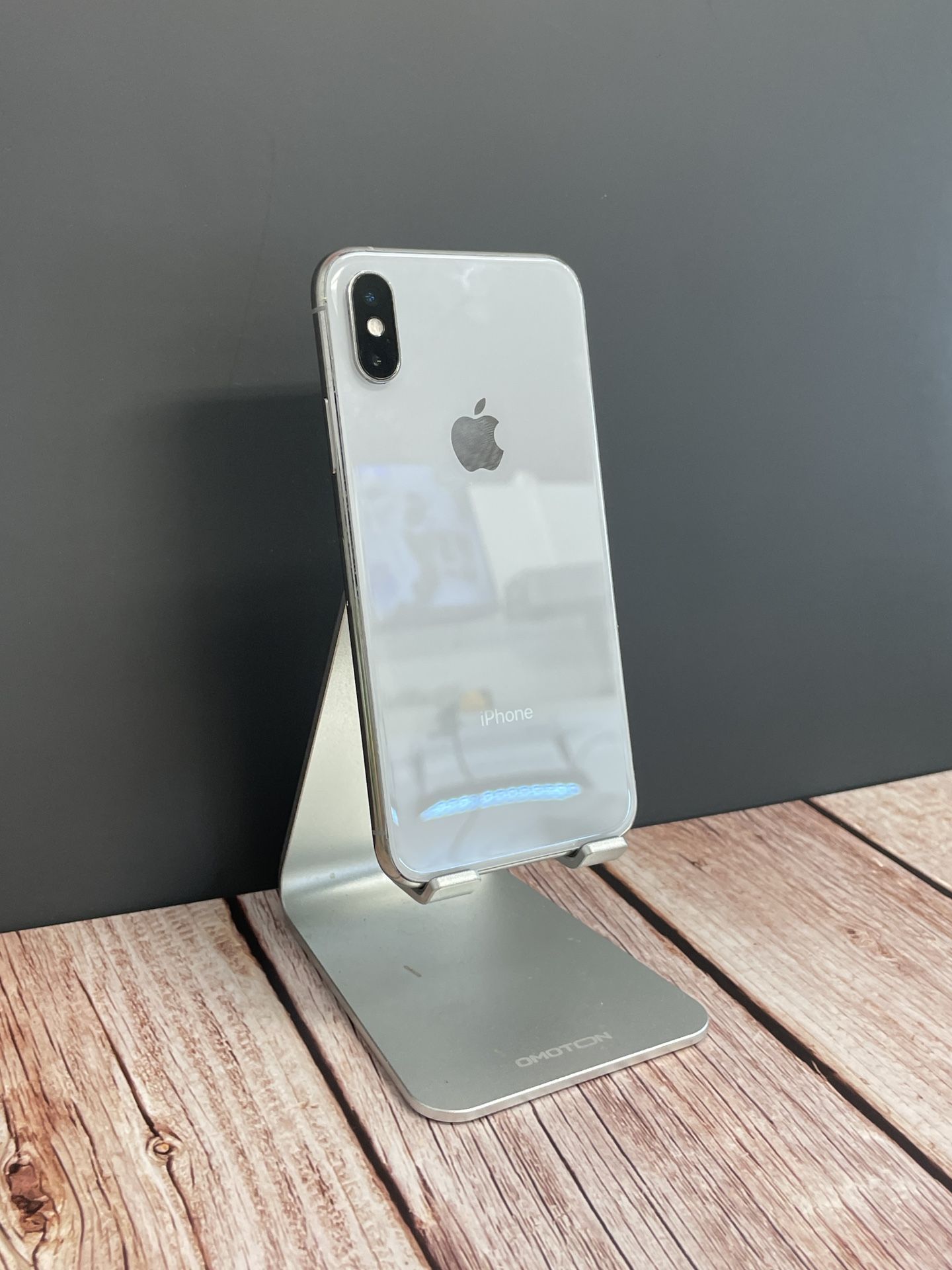 iPhone XS - Unlocked - 64GB