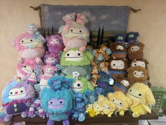 The SQUISHMALLOW HOUSE 🏡 IS OFFICIALLY OPEN FOR BUSINESS! Make Your In-person Or FaceTime Holiday Shopping Appointment NOW!