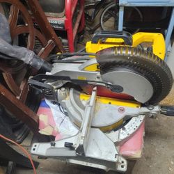 DeWalt Saw 