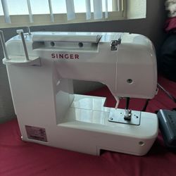 Singer Sewing Machine 