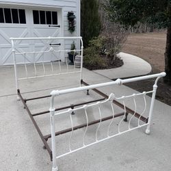 Amazing Distressed Farmhouse Wrought Iron Queen Bed