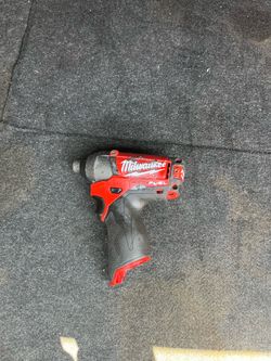Milwaukee m12 impacto no bateria $50 firme precio