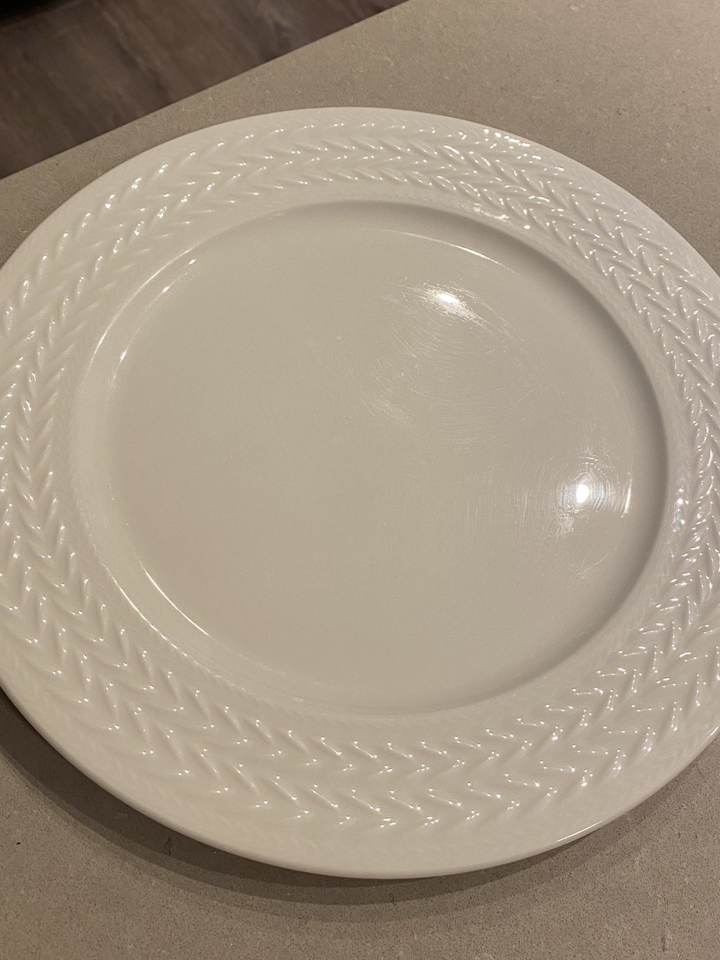 XL ceramic plates and bowls (4 plates and 4 bowls)