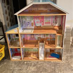 Kid Kraft Dollhouse