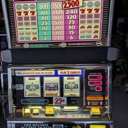 Double Diamond Deluxe Slot Machine