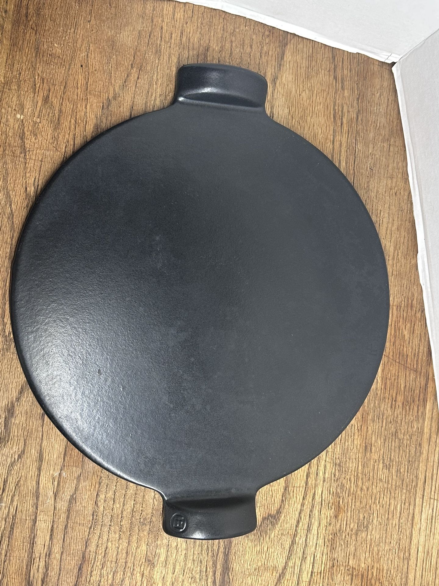 Emile Henry Round Pizza Stone 14.5", Charcoal