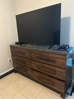KING SIZ—Must GO—bedroom set