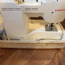 Singer Sewing Machine 