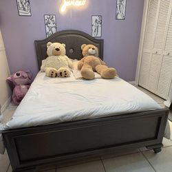 Full Size Bed And Chest