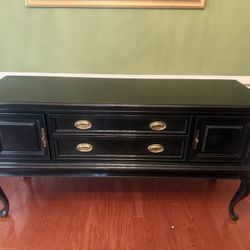 Vintage Queen And Green Lacquer Buffet Table