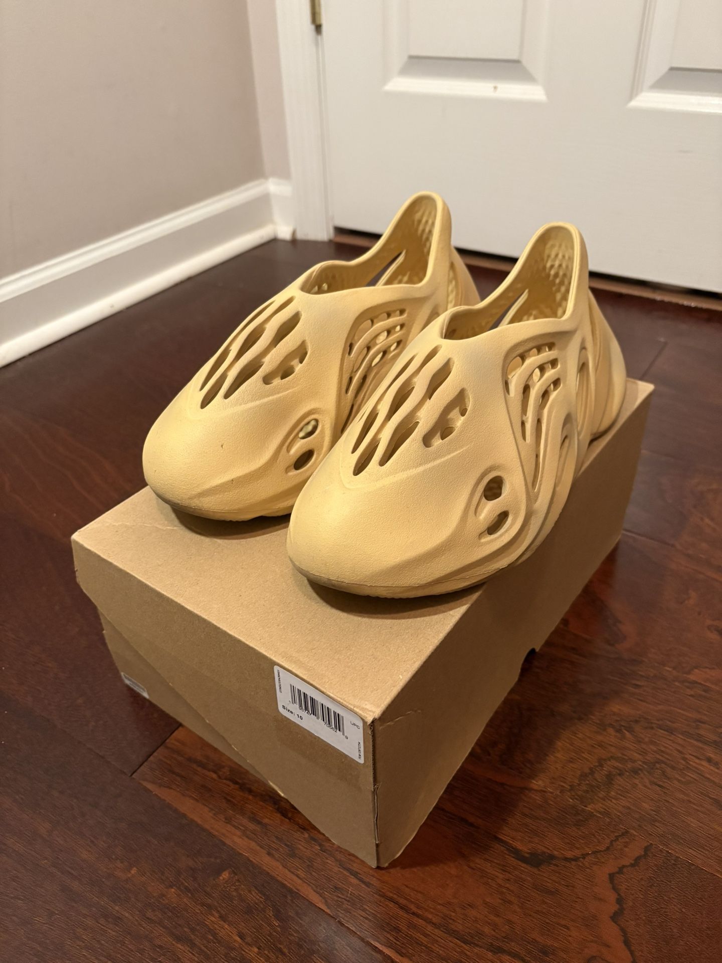 Adidas Yeezy Foam Runners Desert Sand Size 10 Men’s