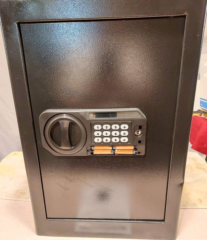 Brand New LARGE 2.6 CU FT Safe Fire & Water Proof Keys + Combo 4 GUNN RACK LED LIGHT BNIB