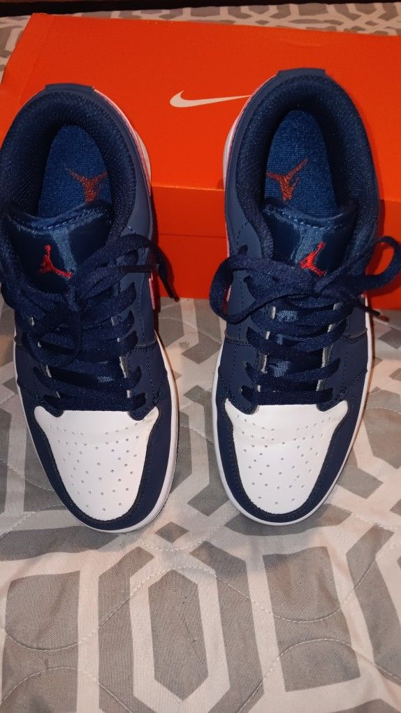 * Air Jordan 1 Low “USA” Size 8 //)(//