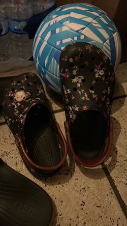 Girls youth Crocs 3