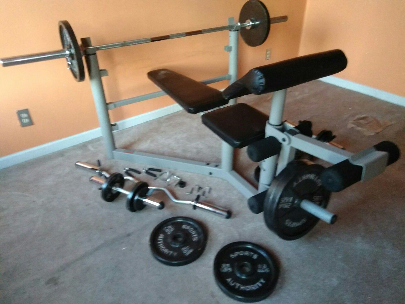 NICE WEIGHT BENCH & WEIGHTS