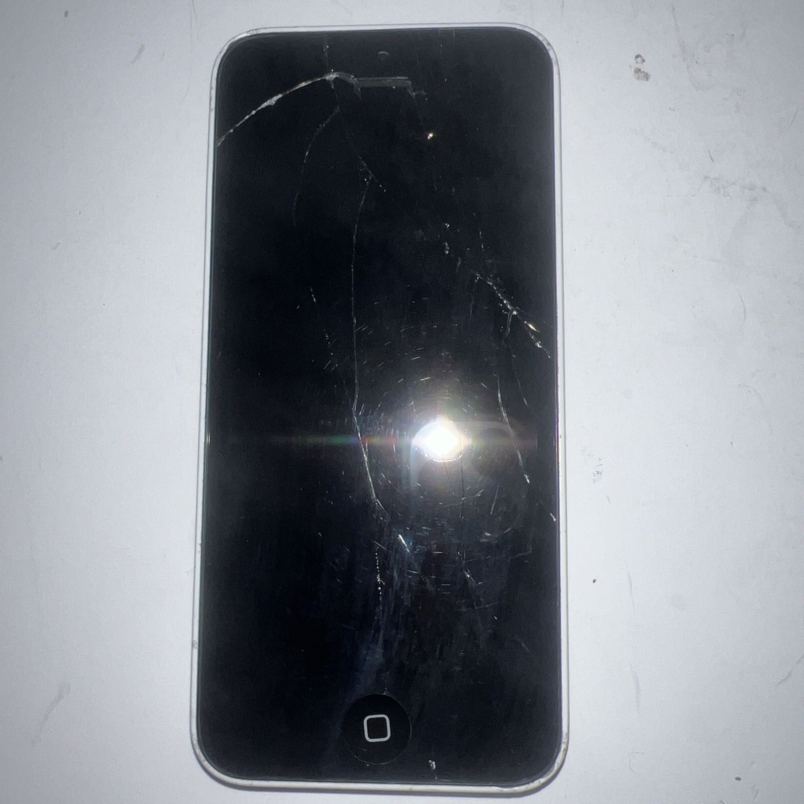 Apple iPhone 5c Model A1532 White *** For Parts Only Broken Screen 32gb!!