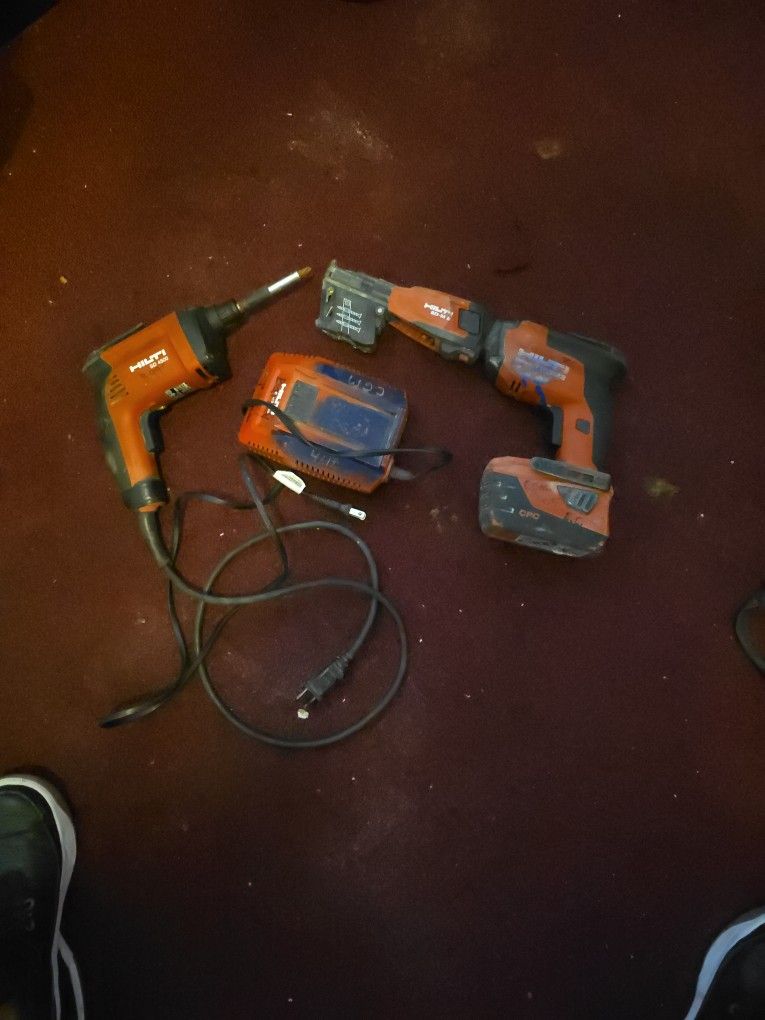 Herramienta Hilti Todo Funci9na Muy Bien 150 Por Todo 1 Cargador Una Pistola Eléctrica Y Una Pistola De bateria