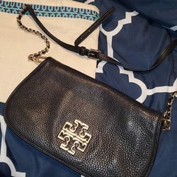 Tory Burch Crossbody PURSE. Never Used. Great Condition. Gold And Black Also Come With Tory Burch Bag To Store Purse In.🔥