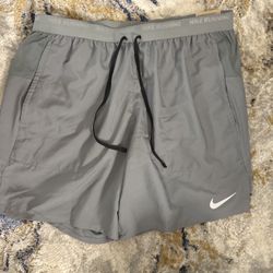Nike Men's Running Shorts Size Medium Light Gray