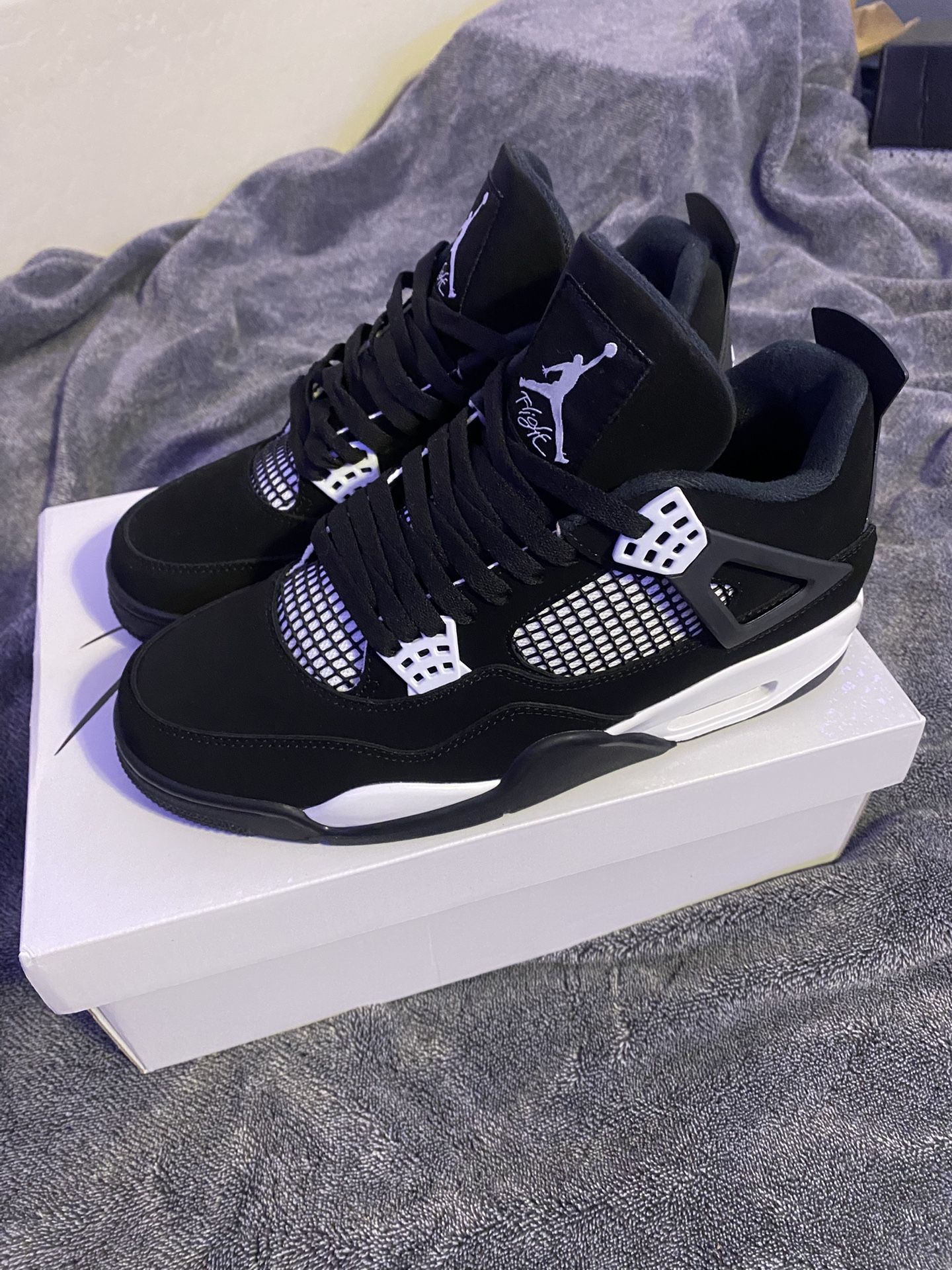 White Thunder Jordan 4⚡️