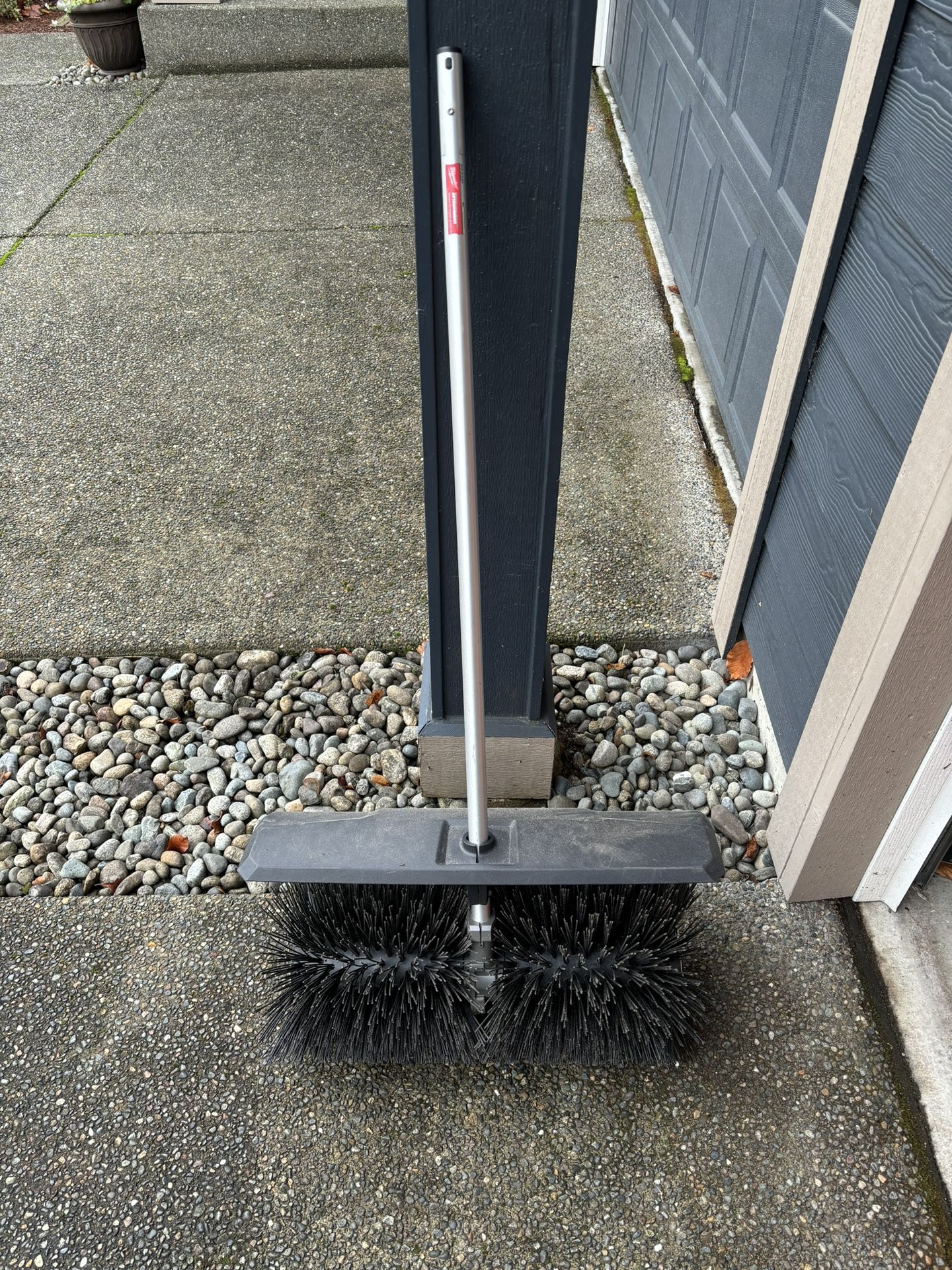Milwaukee Quik Lok Power Brush/Broom