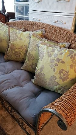 Super cute rattan setee