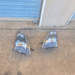 Head Light For A Toyota Prius New 2004