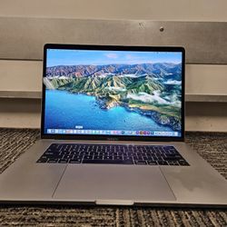 Apple Macbook Pro 15" Retina Quad Core I7 Laptop 16 GB RAM 500 GB SSD Touchbar 