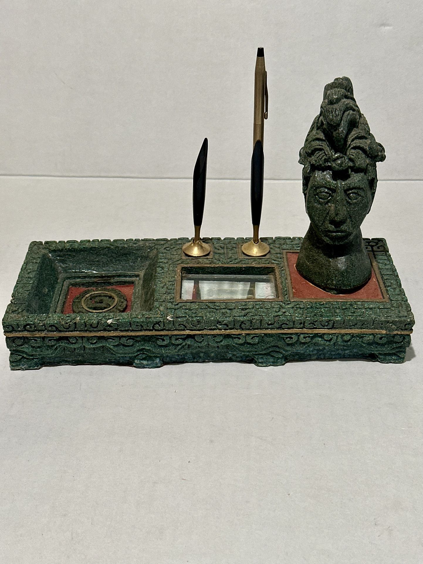 Vintage Palenque Bust Desk Pen Holder Possible Malachite Pen does not work